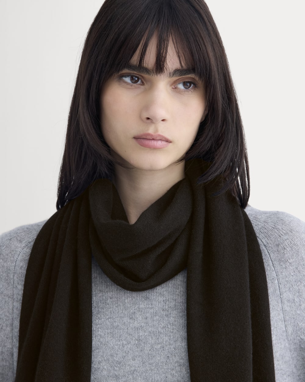 The Cashmere Scarf | Black 2